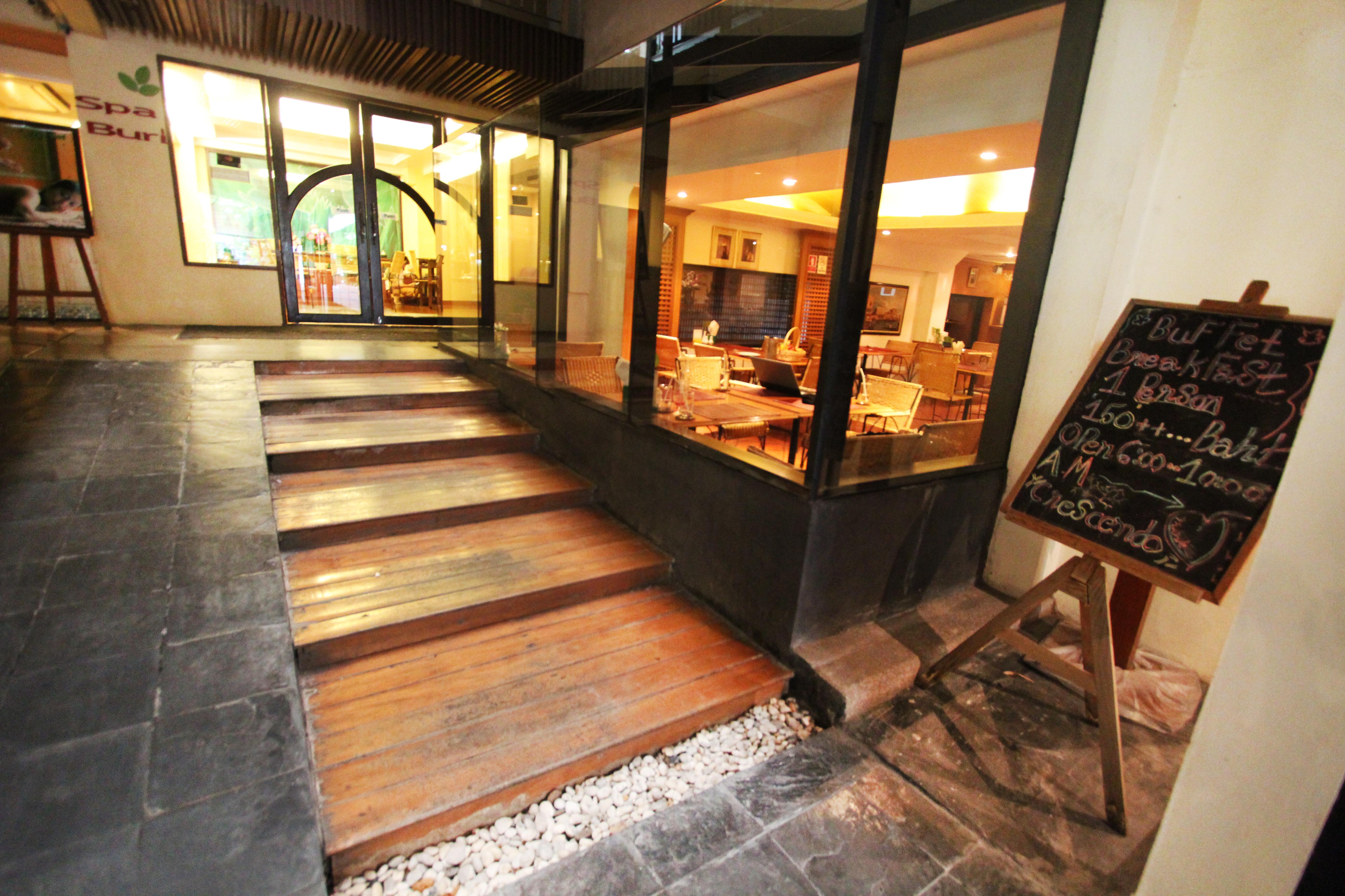 The Residence Rajtaevee Hotel Bangkok Exterior photo