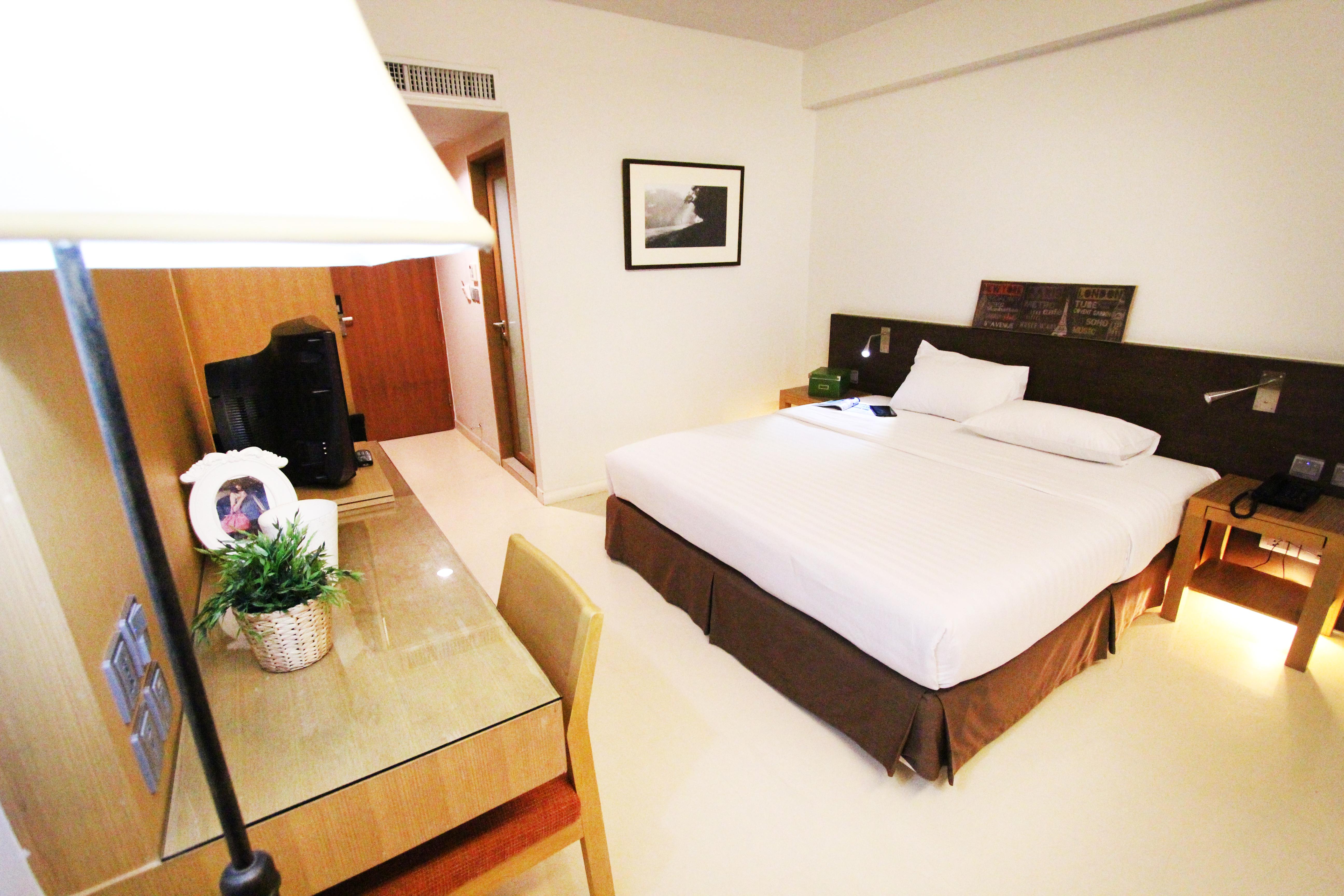 The Residence Rajtaevee Hotel Bangkok Exterior photo