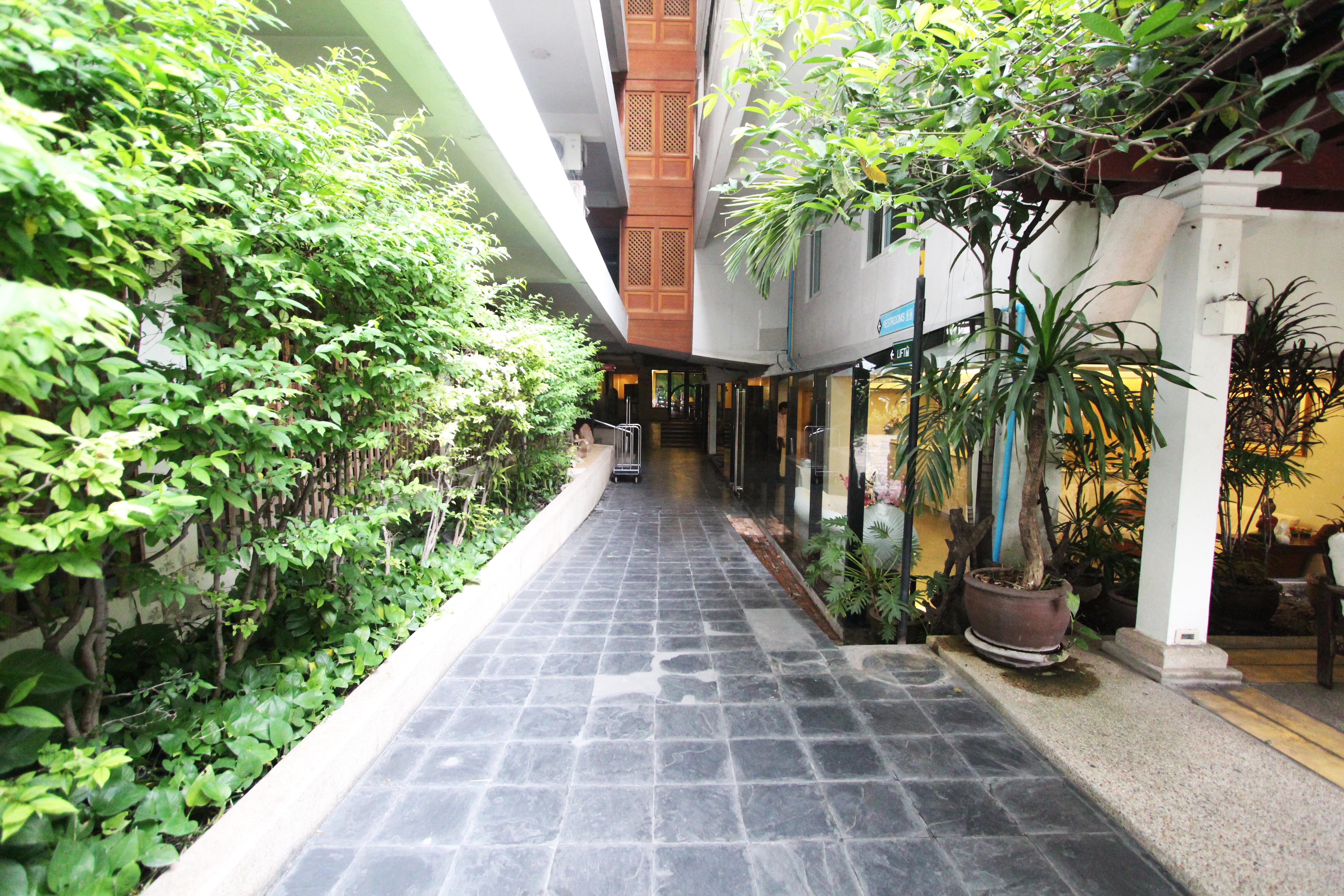The Residence Rajtaevee Hotel Bangkok Exterior photo