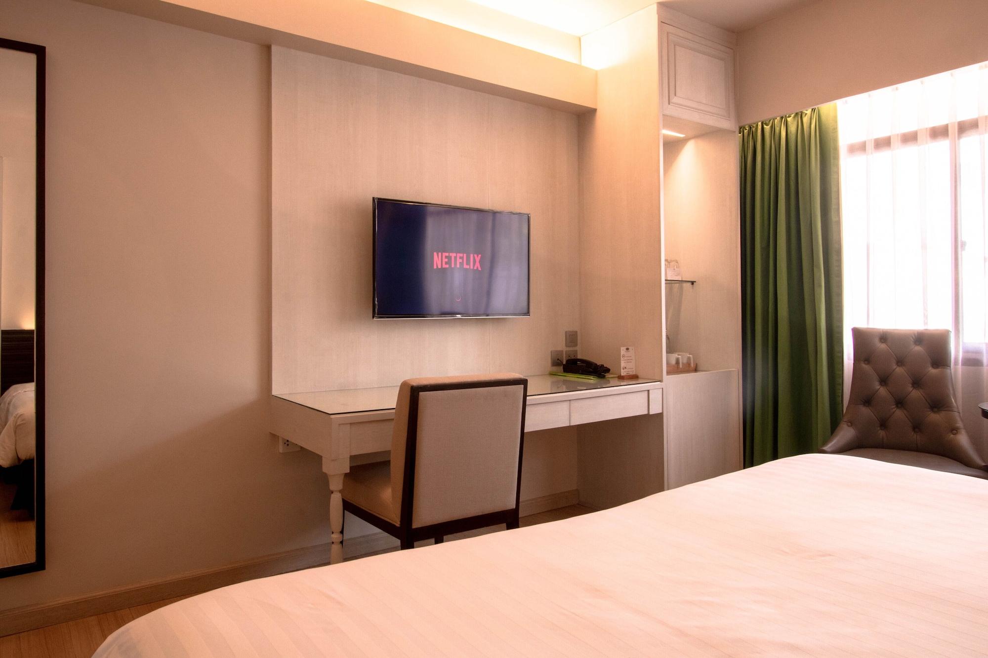 The Residence Rajtaevee Hotel Bangkok Exterior photo
